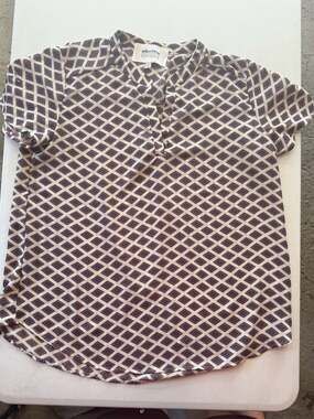 Alice Blue Stitch Fix Geometric Pattern Split Neck Short Sleeve Blouse Size L